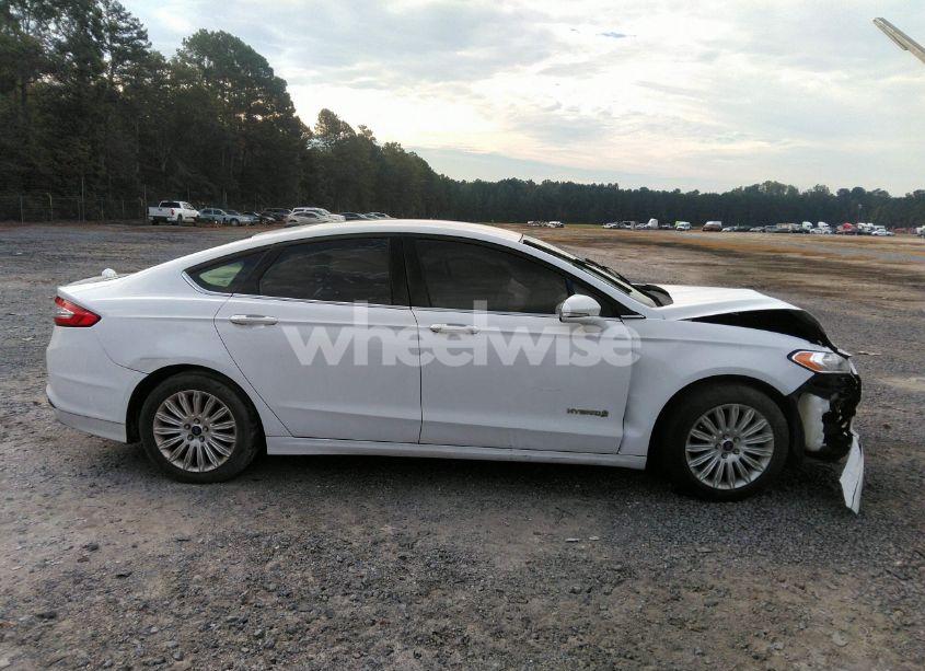 Photo 12 of 2016 Ford Fusion HYBRID SE (VIN 3FA6P0LU2GR389129)