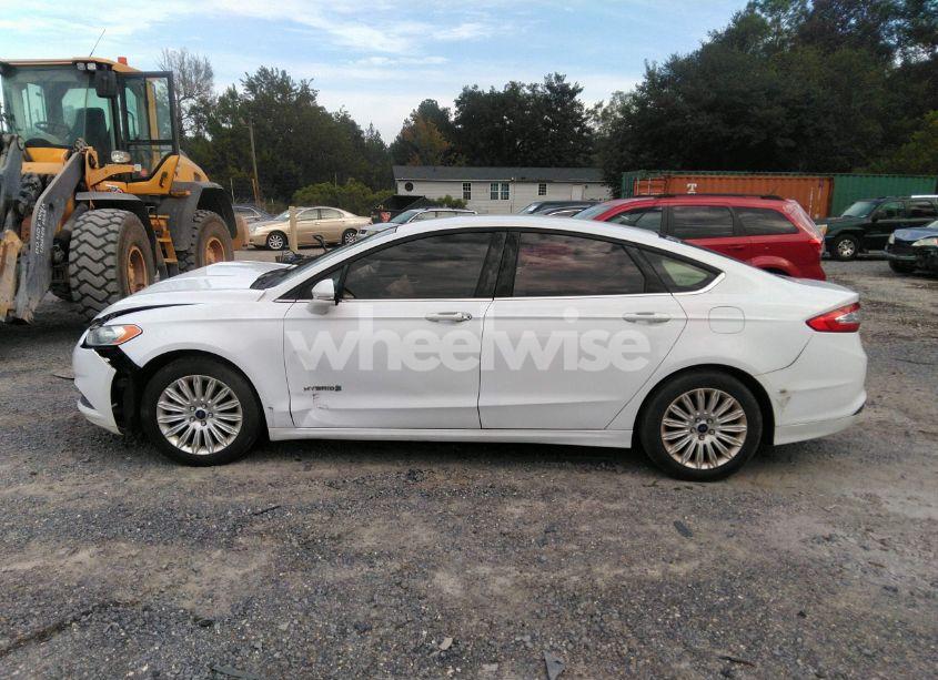 Photo 13 of 2016 Ford Fusion HYBRID SE (VIN 3FA6P0LU2GR389129)