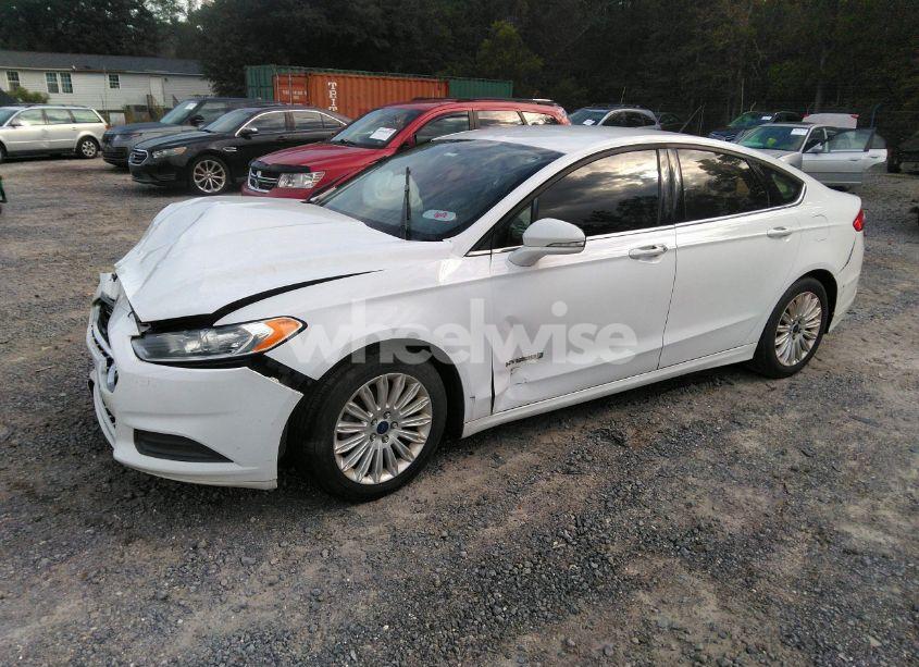 Photo 2 of 2016 Ford Fusion HYBRID SE (VIN 3FA6P0LU2GR389129)