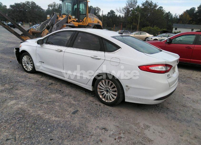 Photo 3 of 2016 Ford Fusion HYBRID SE (VIN 3FA6P0LU2GR389129)