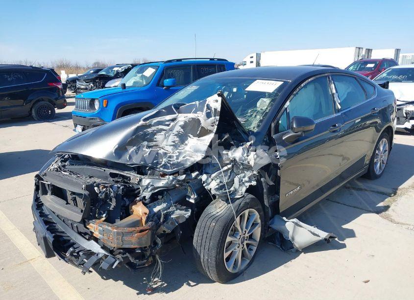 Photo 2 of 2017 Ford Fusion HYBRID SE (VIN 3FA6P0LU2HR323732)