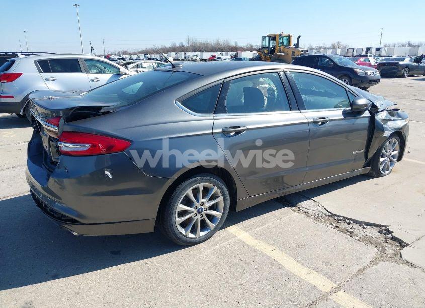 Photo 4 of 2017 Ford Fusion HYBRID SE (VIN 3FA6P0LU2HR323732)
