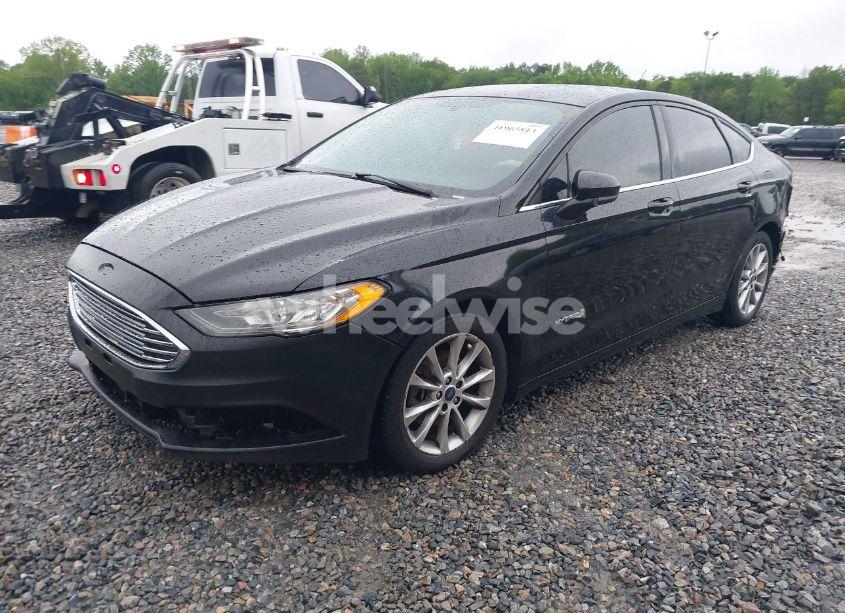 Photo 2 of 2017 Ford Fusion HYBRID SE (VIN 3FA6P0LU2HR358576)