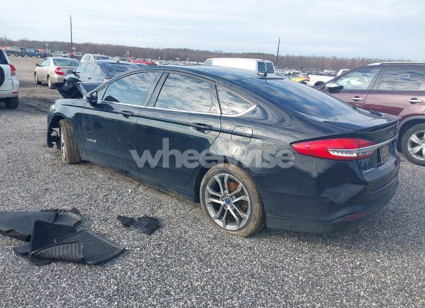 Photo 3 of 2017 Ford Fusion HYBRID SE (VIN 3FA6P0LU2HR373935)