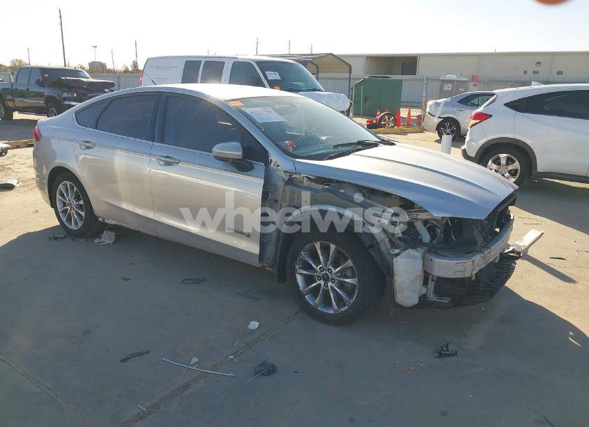 2017 Ford Fusion HYBRID SE (VIN 3FA6P0LU2HR380786) main photo