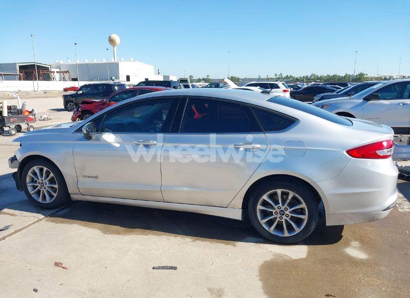Photo 15 of 2017 Ford Fusion HYBRID SE (VIN 3FA6P0LU2HR380786)
