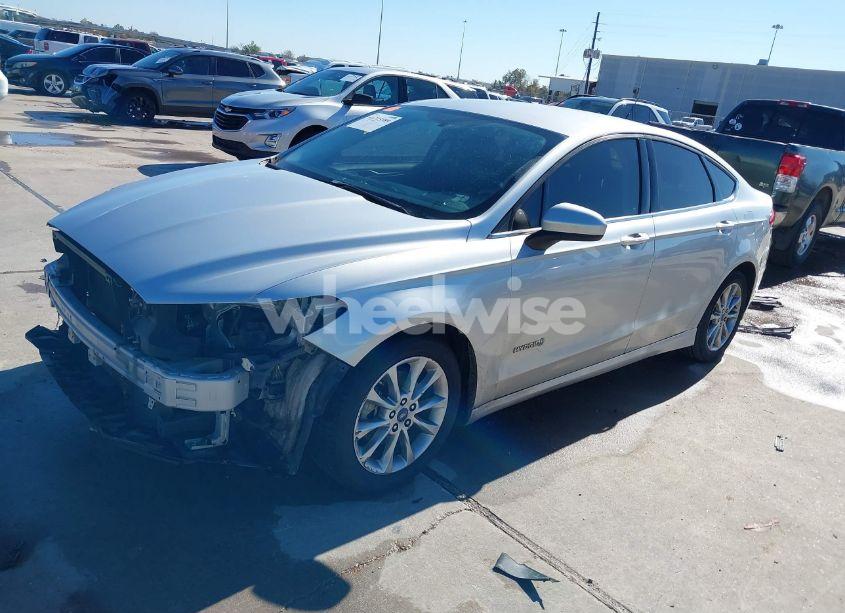 Photo 2 of 2017 Ford Fusion HYBRID SE (VIN 3FA6P0LU2HR380786)