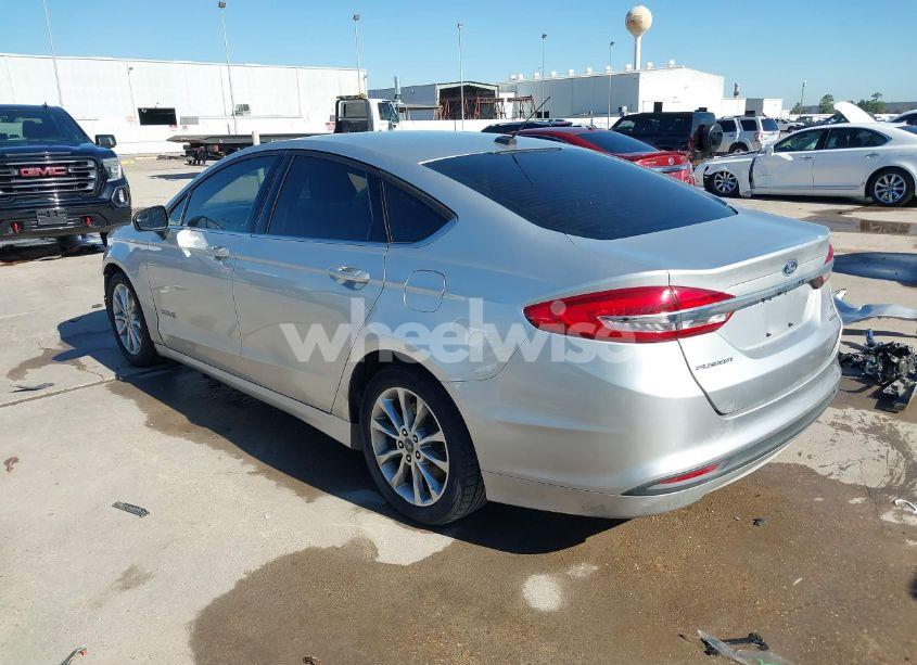 Photo 3 of 2017 Ford Fusion HYBRID SE (VIN 3FA6P0LU2HR380786)