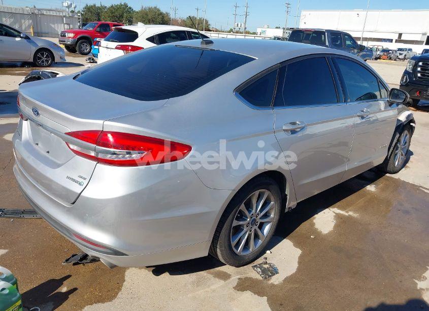 Photo 4 of 2017 Ford Fusion HYBRID SE (VIN 3FA6P0LU2HR380786)