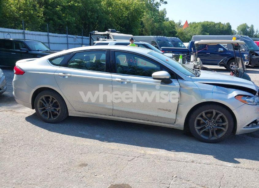 Photo 13 of 2018 Ford Fusion HYBRID SE (VIN 3FA6P0LU2JR102895)