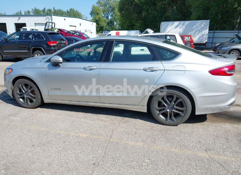 Photo 14 of 2018 Ford Fusion HYBRID SE (VIN 3FA6P0LU2JR102895)