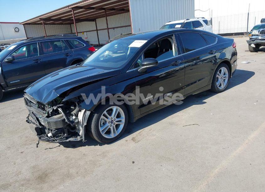 Photo 2 of 2018 Ford Fusion HYBRID SE (VIN 3FA6P0LU2JR119308)