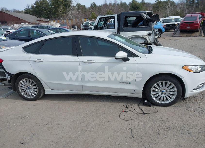 Photo 13 of 2018 Ford Fusion HYBRID SE (VIN 3FA6P0LU2JR131569)