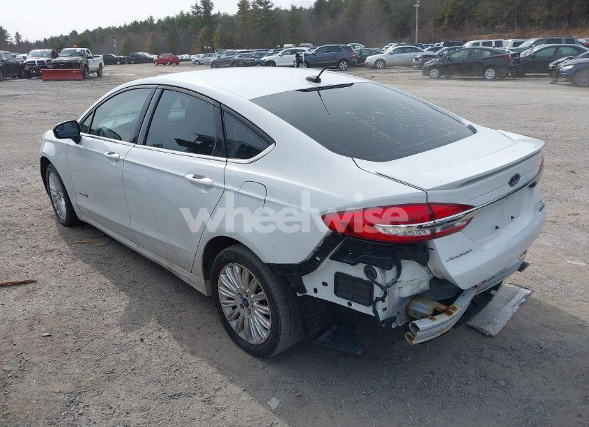 Photo 3 of 2018 Ford Fusion HYBRID SE (VIN 3FA6P0LU2JR131569)