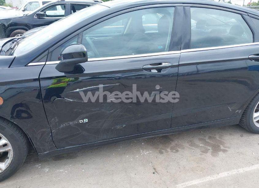 Photo 17 of 2018 Ford Fusion HYBRID SE (VIN 3FA6P0LU2JR131863)