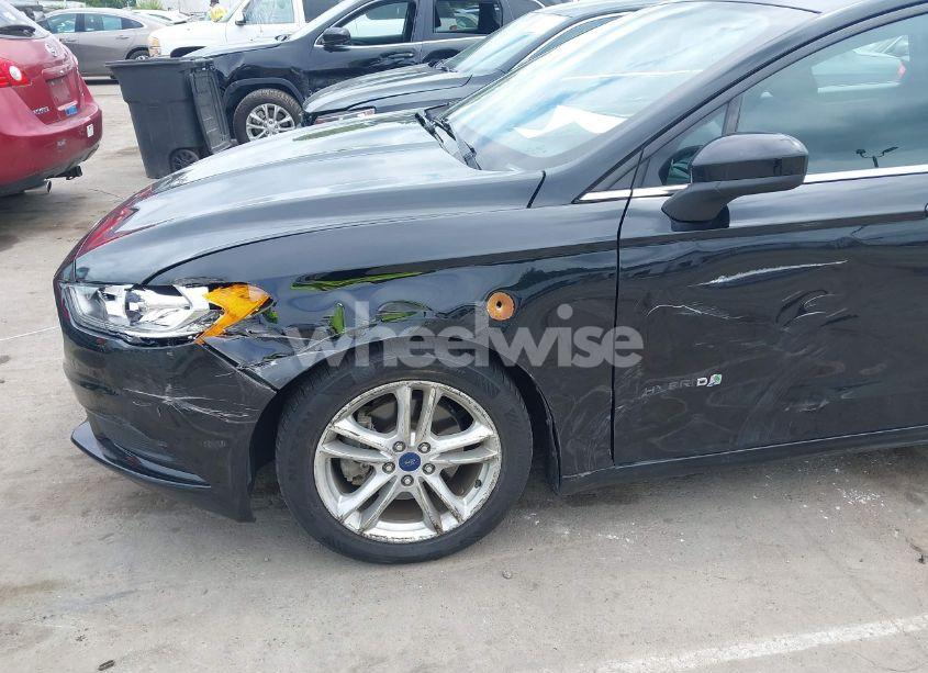 Photo 6 of 2018 Ford Fusion HYBRID SE (VIN 3FA6P0LU2JR131863)