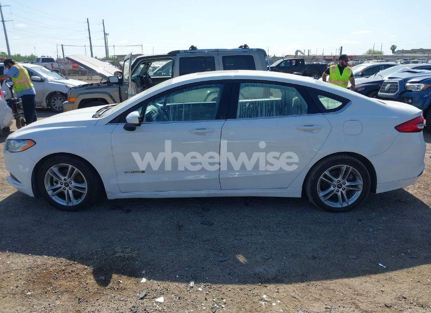 Photo 14 of 2018 Ford Fusion HYBRID SE (VIN 3FA6P0LU2JR155483)