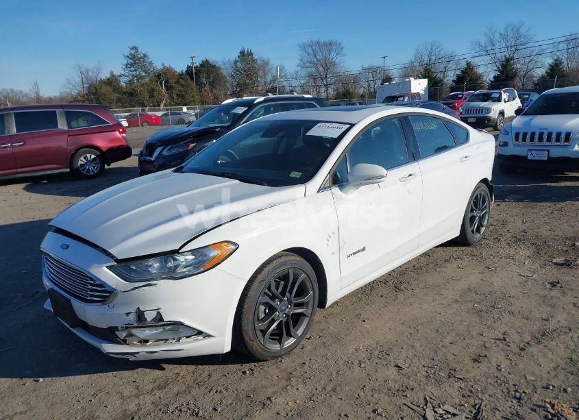 Photo 2 of 2018 Ford Fusion HYBRID SE (VIN 3FA6P0LU2JR156004)