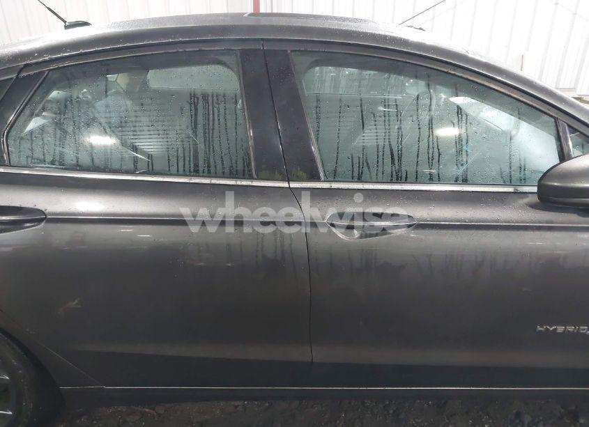 Photo 14 of 2018 Ford Fusion HYBRID SE (VIN 3FA6P0LU2JR206349)