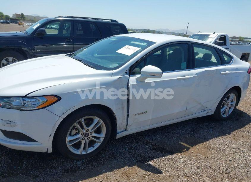 Photo 6 of 2018 Ford Fusion HYBRID SE (VIN 3FA6P0LU2JR261268)