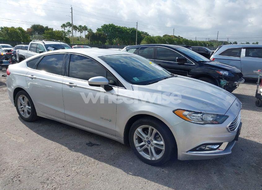 2018 Ford Fusion HYBRID SE (VIN 3FA6P0LU2JR281231) main photo