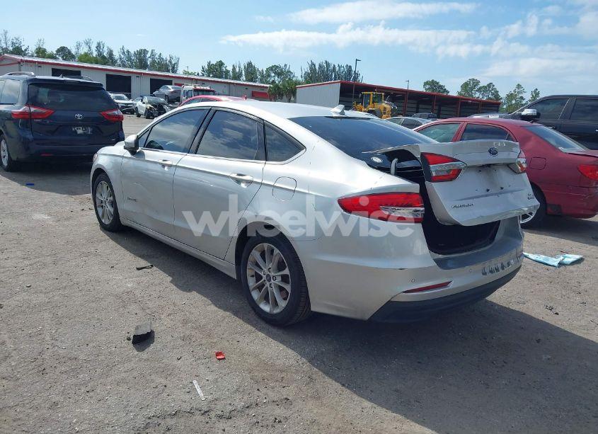 Photo 3 of 2019 Ford Fusion HYBRID SE (VIN 3FA6P0LU2KR151872)