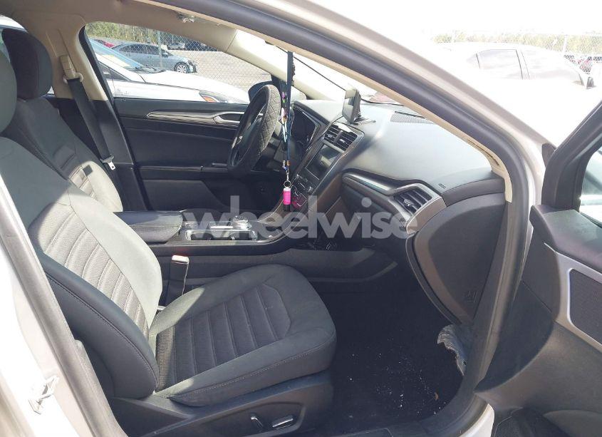 Photo 5 of 2019 Ford Fusion HYBRID SE (VIN 3FA6P0LU2KR151872)