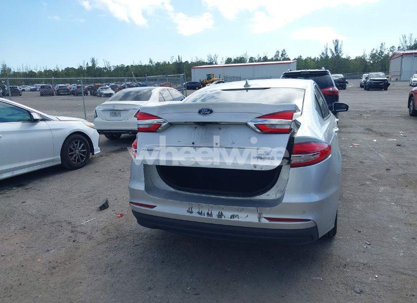 Photo 6 of 2019 Ford Fusion HYBRID SE (VIN 3FA6P0LU2KR151872)