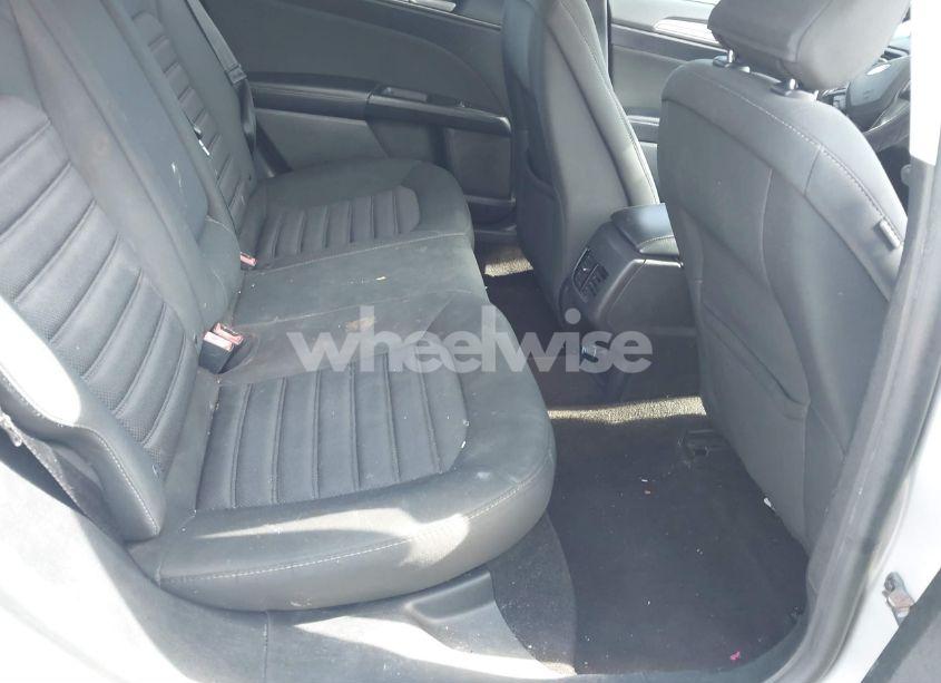 Photo 8 of 2019 Ford Fusion HYBRID SE (VIN 3FA6P0LU2KR151872)