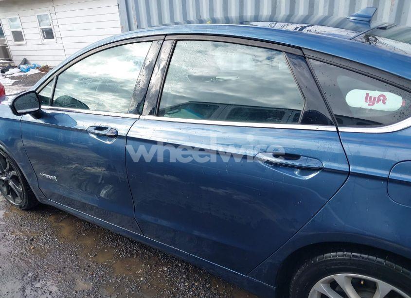 Photo 14 of 2019 Ford Fusion HYBRID SE (VIN 3FA6P0LU2KR194348)