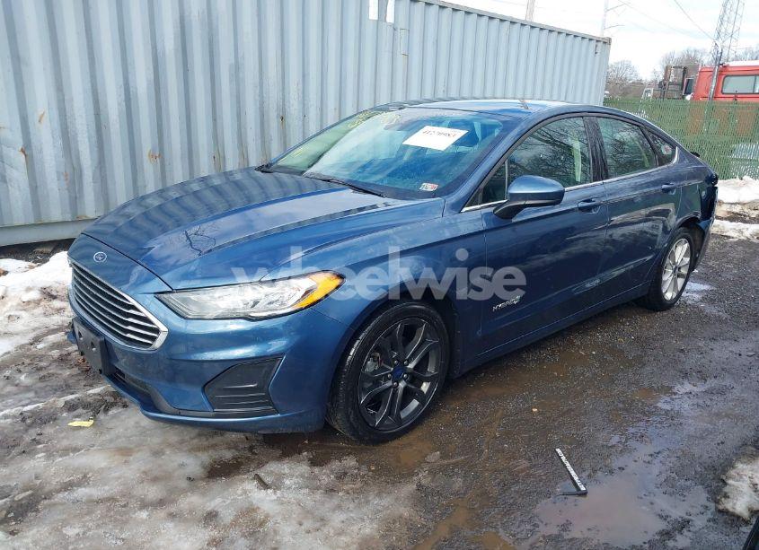 Photo 2 of 2019 Ford Fusion HYBRID SE (VIN 3FA6P0LU2KR194348)