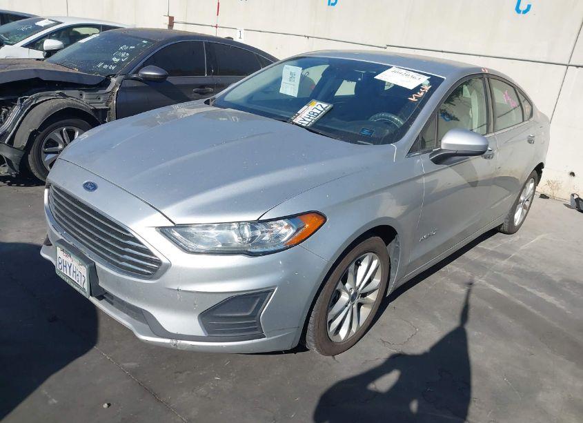 Photo 2 of 2019 Ford Fusion HYBRID SE (VIN 3FA6P0LU2KR201606)