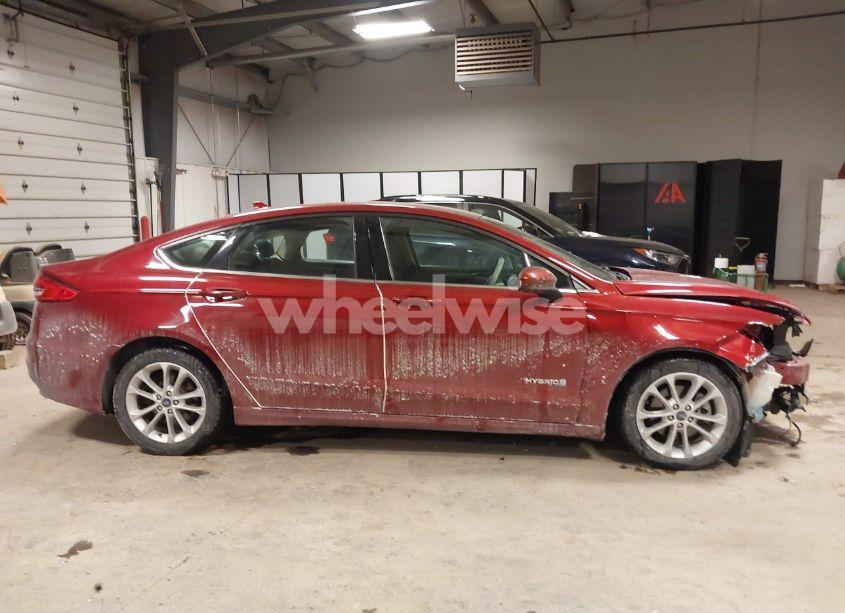 Photo 13 of 2019 Ford Fusion HYBRID SE (VIN 3FA6P0LU2KR210676)