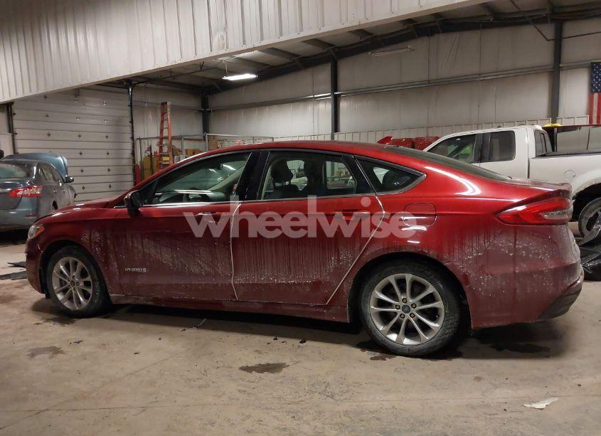 Photo 14 of 2019 Ford Fusion HYBRID SE (VIN 3FA6P0LU2KR210676)