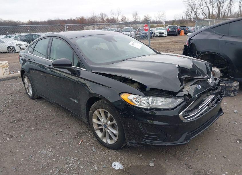 2019 Ford Fusion HYBRID SE (VIN 3FA6P0LU2KR214727) main photo