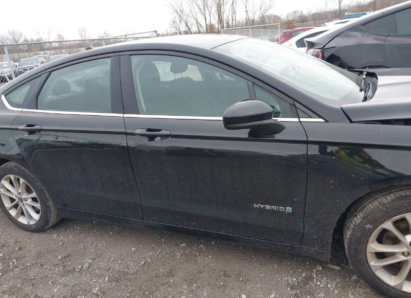 Photo 12 of 2019 Ford Fusion HYBRID SE (VIN 3FA6P0LU2KR214727)