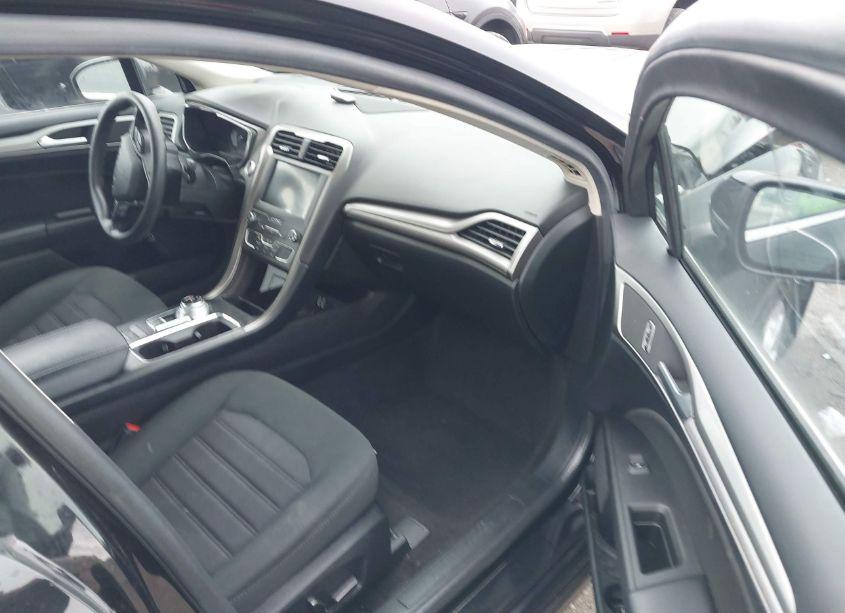 Photo 5 of 2019 Ford Fusion HYBRID SE (VIN 3FA6P0LU2KR214727)