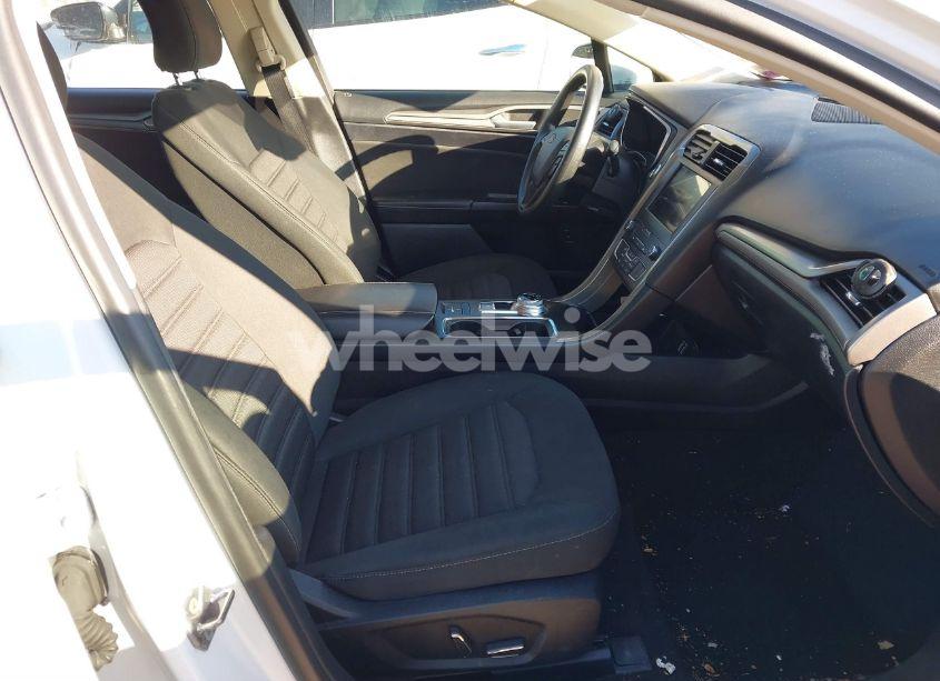 Photo 5 of 2019 Ford Fusion HYBRID SE (VIN 3FA6P0LU2KR222584)