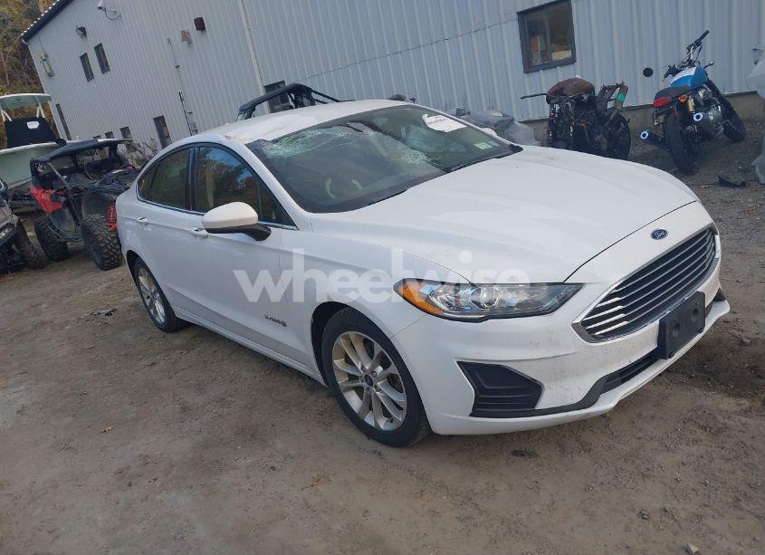 2019 Ford Fusion HYBRID SE (VIN 3FA6P0LU2KR226702) main photo