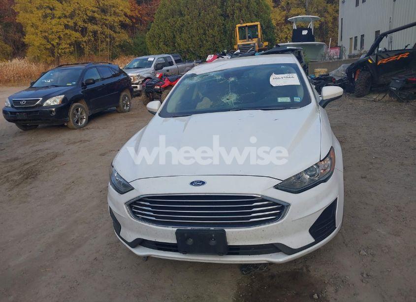 Photo 12 of 2019 Ford Fusion HYBRID SE (VIN 3FA6P0LU2KR226702)