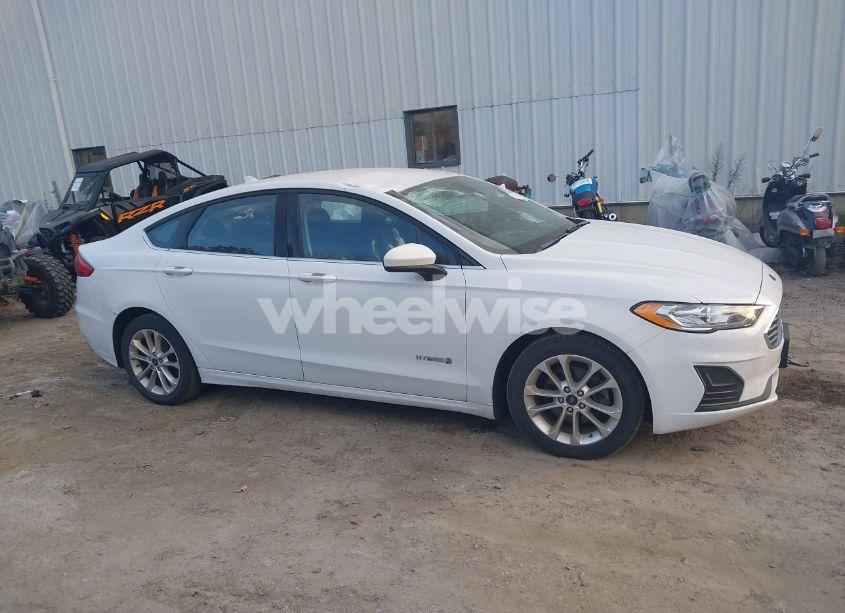 Photo 13 of 2019 Ford Fusion HYBRID SE (VIN 3FA6P0LU2KR226702)