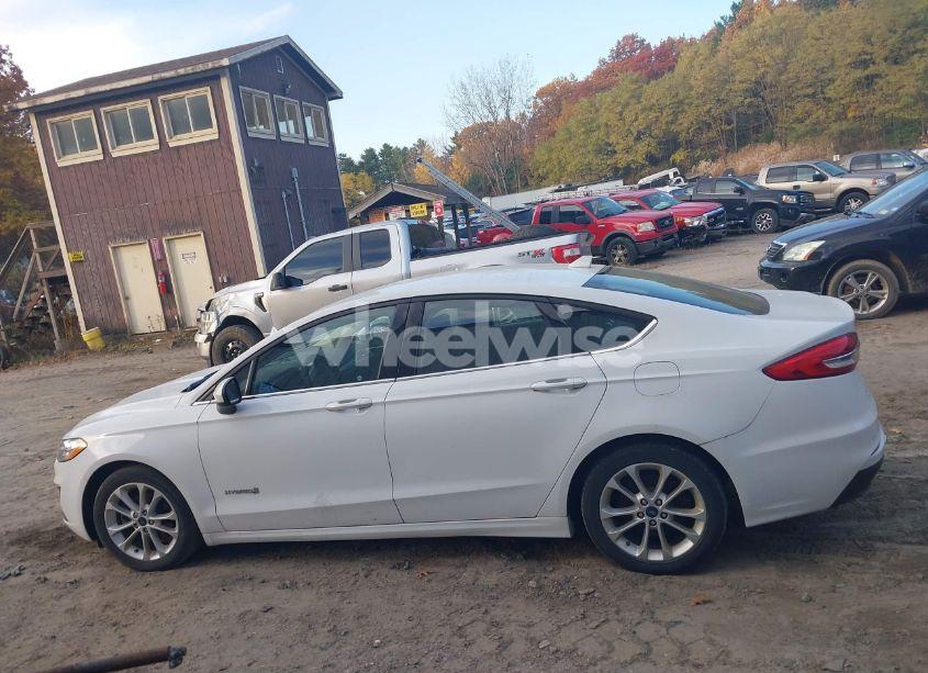 Photo 14 of 2019 Ford Fusion HYBRID SE (VIN 3FA6P0LU2KR226702)