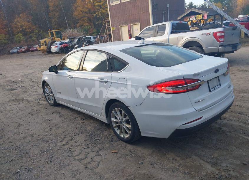Photo 3 of 2019 Ford Fusion HYBRID SE (VIN 3FA6P0LU2KR226702)