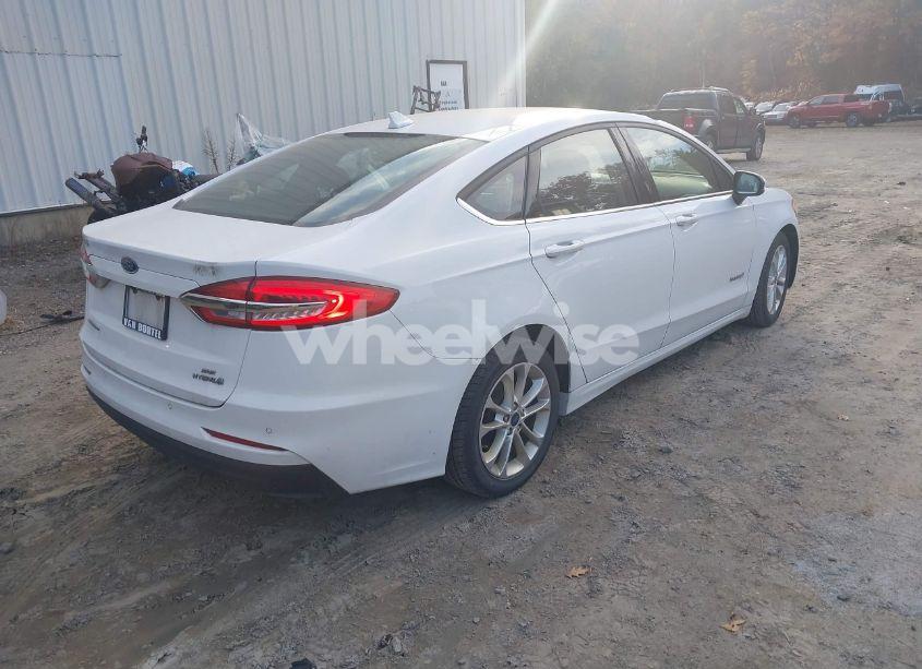 Photo 4 of 2019 Ford Fusion HYBRID SE (VIN 3FA6P0LU2KR226702)