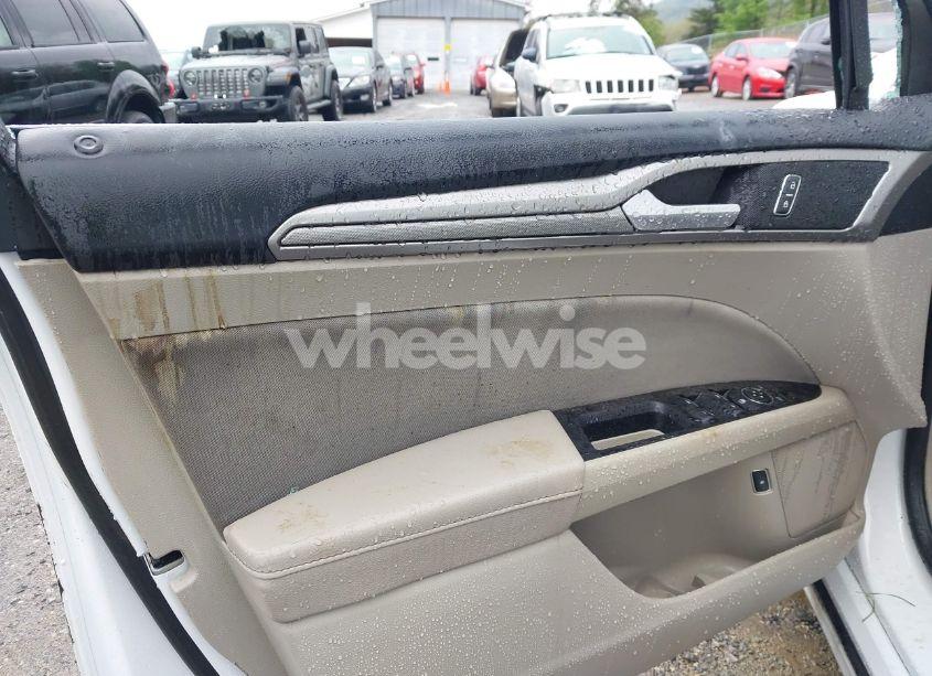 Photo 13 of 2020 Ford Fusion HYBRID SE (VIN 3FA6P0LU2LR219671)