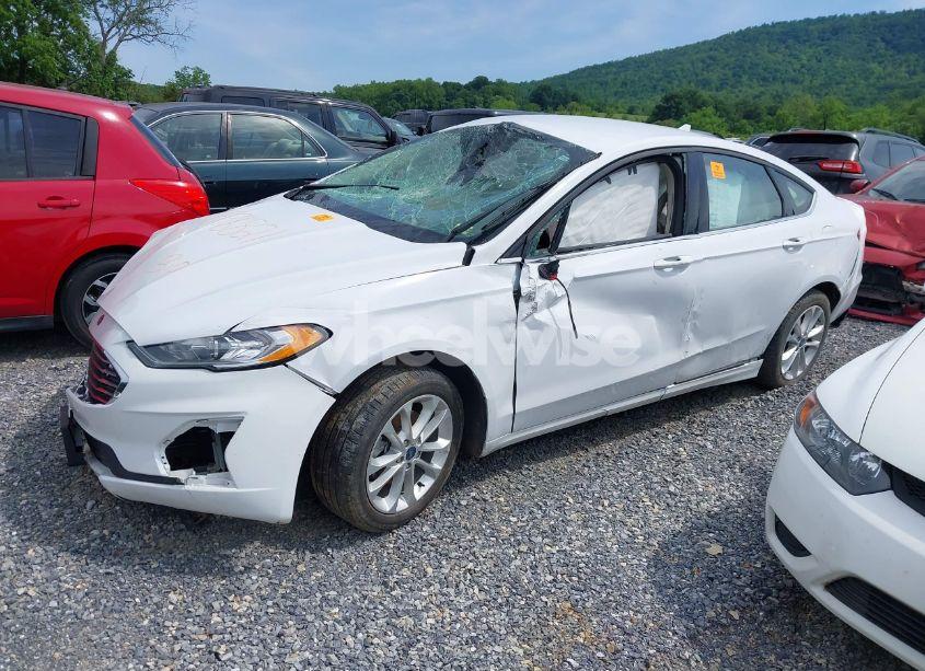 Photo 2 of 2020 Ford Fusion HYBRID SE (VIN 3FA6P0LU2LR219671)