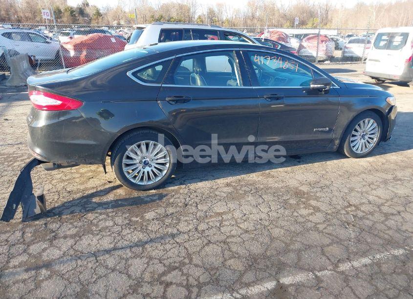 Photo 13 of 2013 Ford Fusion HYBRID SE (VIN 3FA6P0LU3DR232365)