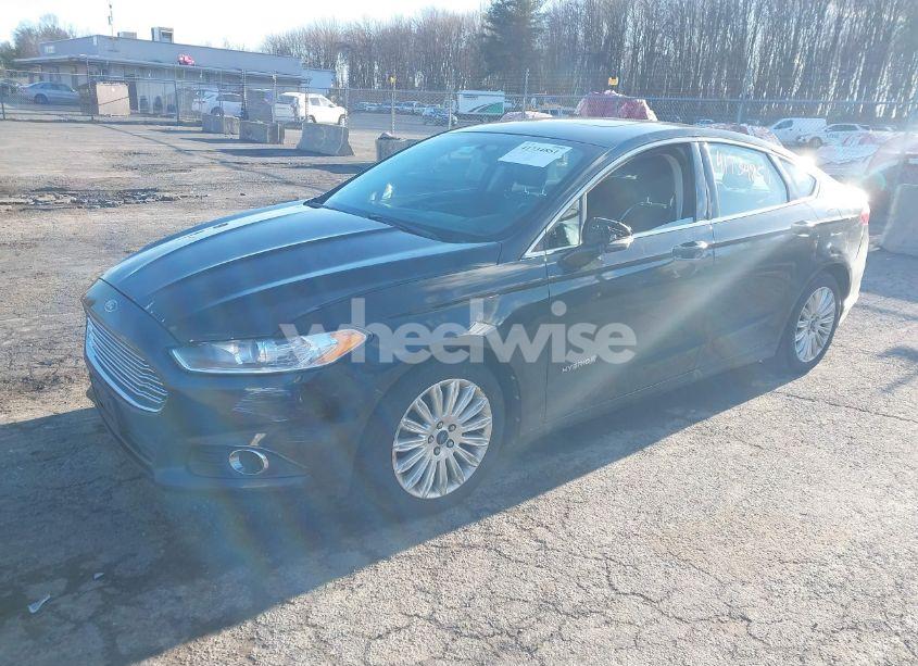 Photo 2 of 2013 Ford Fusion HYBRID SE (VIN 3FA6P0LU3DR232365)