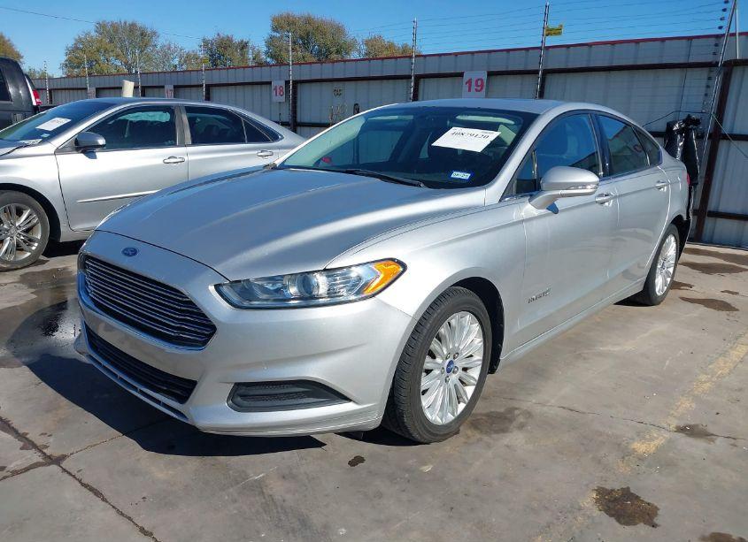 Photo 2 of 2013 Ford Fusion HYBRID SE (VIN 3FA6P0LU3DR240529)