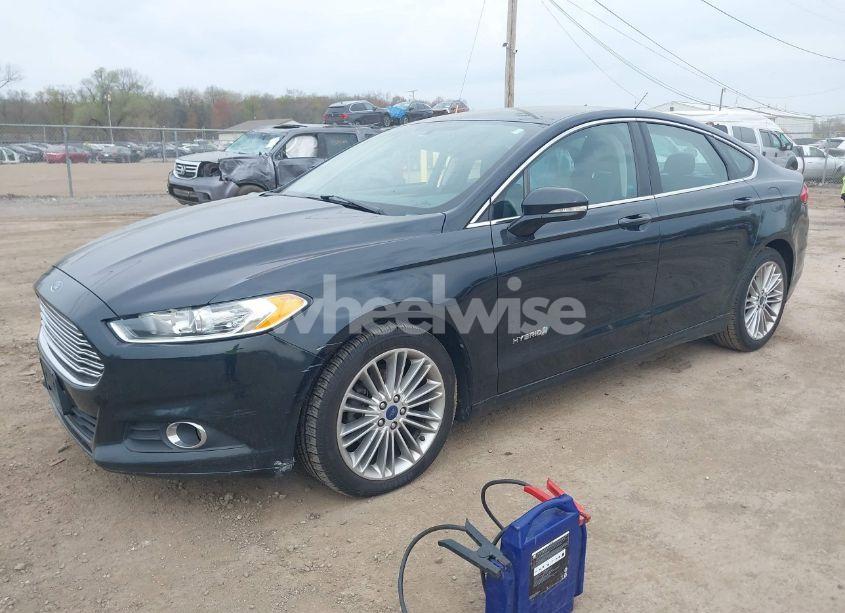 Photo 2 of 2014 Ford Fusion HYBRID SE (VIN 3FA6P0LU3ER264086)